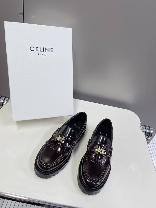 Celine思琳春夏凯旋门乐福鞋、专柜正品购入开发、流苏五金扣设计极具品牌辨识度鞋面进口开边珠牛皮、数码激光logo、内里山羊皮、上脚非常舒适、5层组合大底真皮